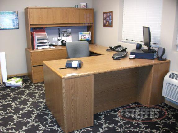 Desk with Hutch_1.jpg